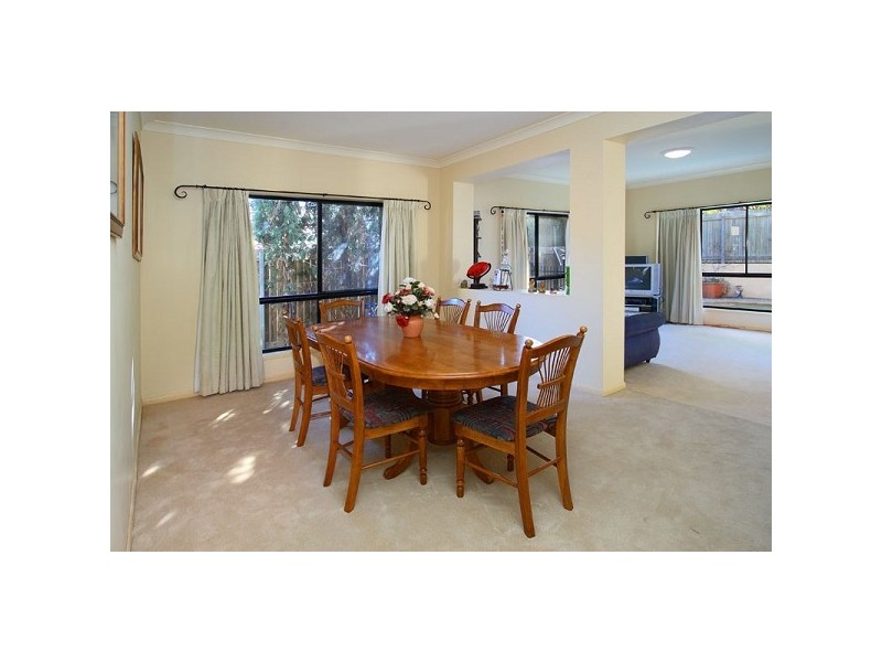 2 Evergreen Close, Kenmore QLD 4069