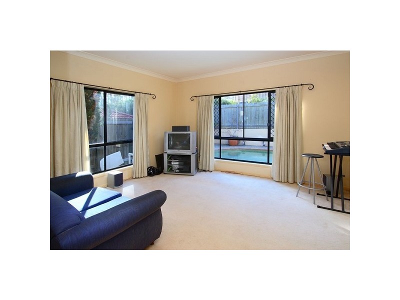 2 Evergreen Close, Kenmore QLD 4069