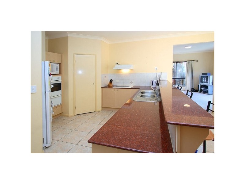 2 Evergreen Close, Kenmore QLD 4069