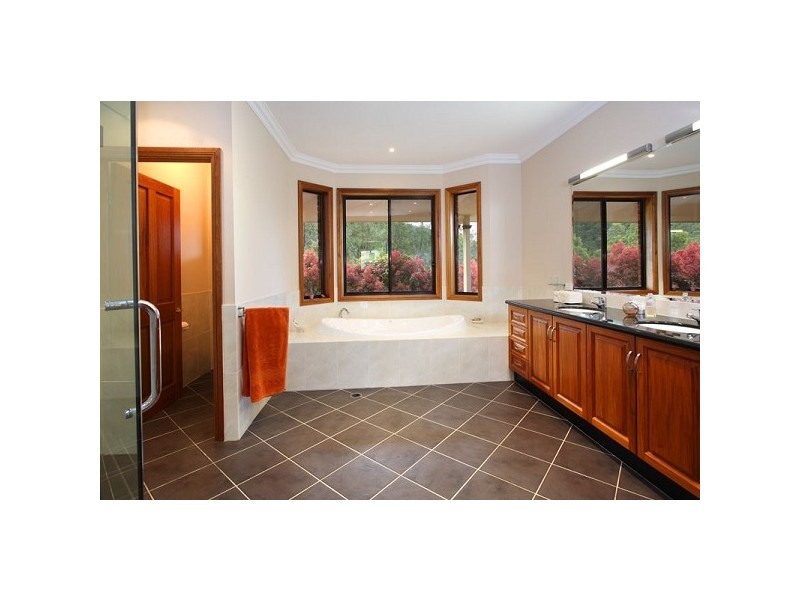 7 Millbrook Drive, Pullenvale QLD 4069