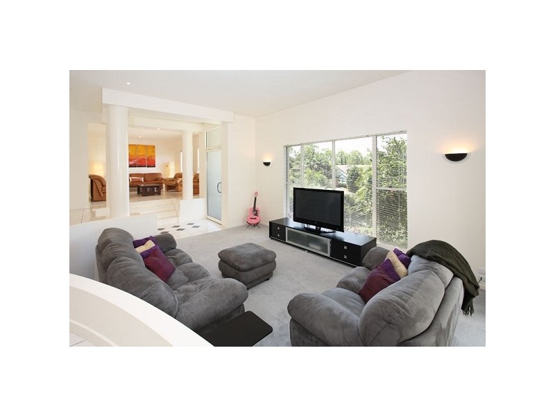 14 Martens Place, Brookfield QLD 4069