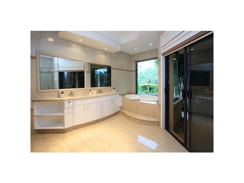 353 Brookfield Road, Kenmore Hills QLD 4069