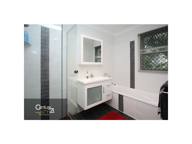 32 Cedarleigh Road, Kenmore QLD 4069