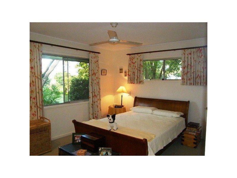 20 Lochiel Street, Kenmore QLD 4069
