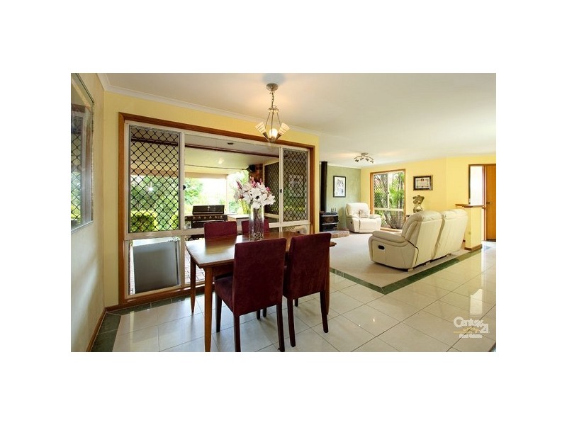 8 Brookvale Close, Kenmore Hills QLD 4069
