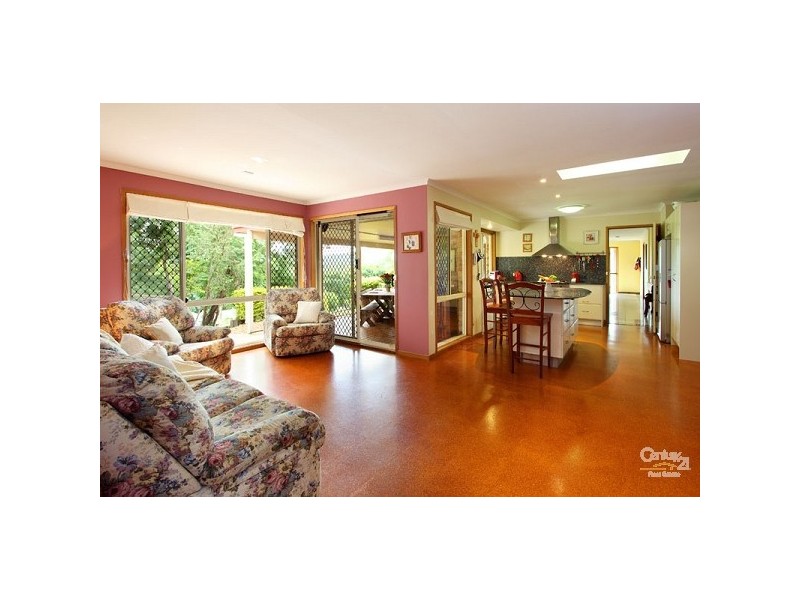8 Brookvale Close, Kenmore Hills QLD 4069