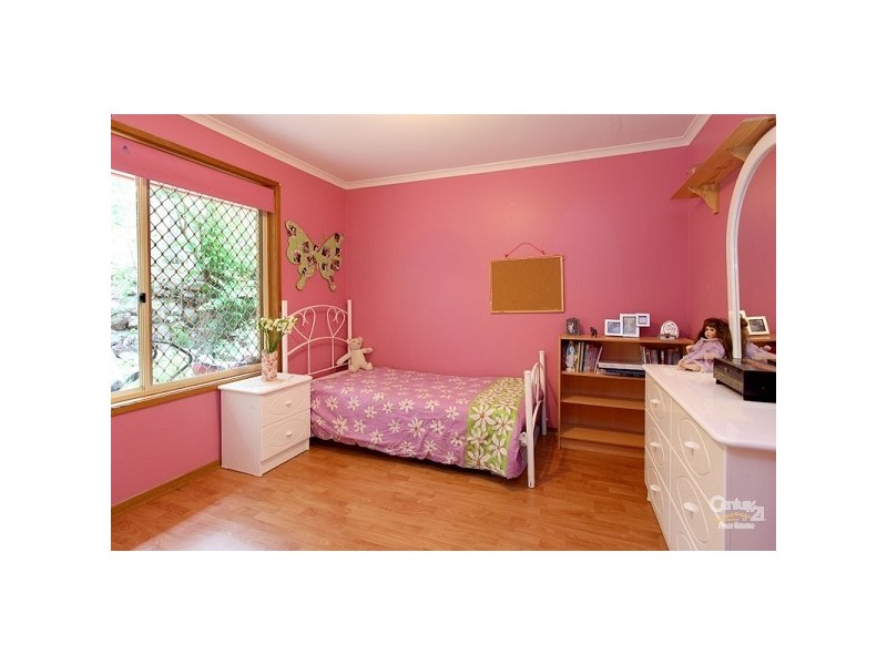 8 Brookvale Close, Kenmore Hills QLD 4069