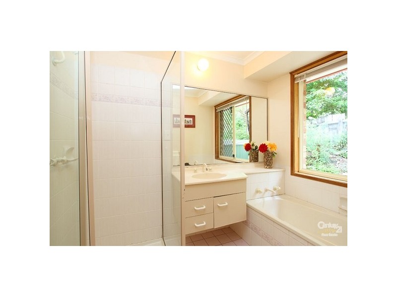 8 Brookvale Close, Kenmore Hills QLD 4069
