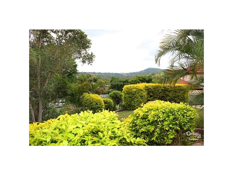8 Brookvale Close, Kenmore Hills QLD 4069