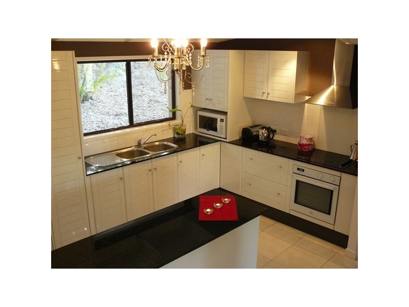 9 Kanooka Street, Bellbowrie QLD 4070