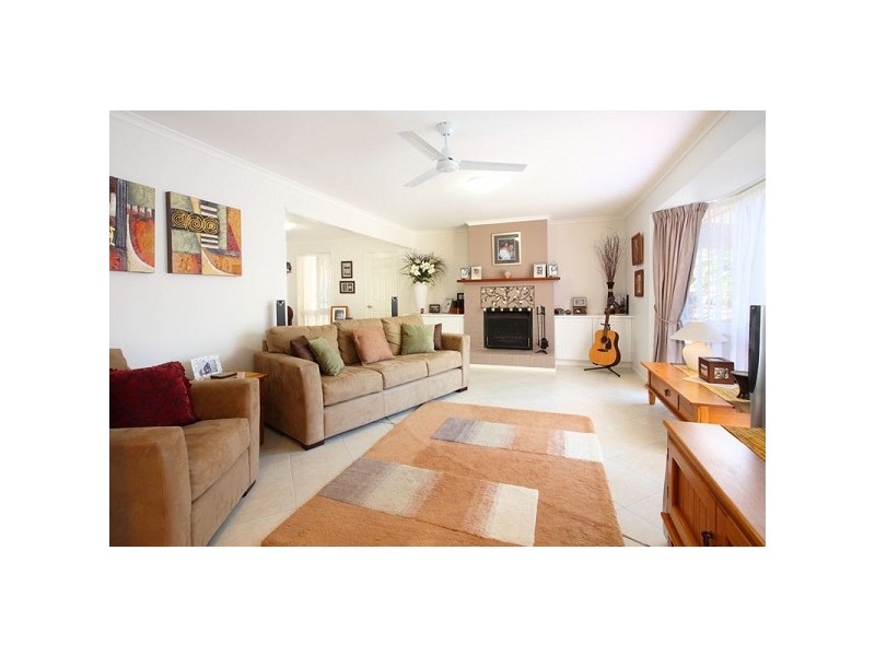 4 Hobson Court, Chapel Hill QLD 4069