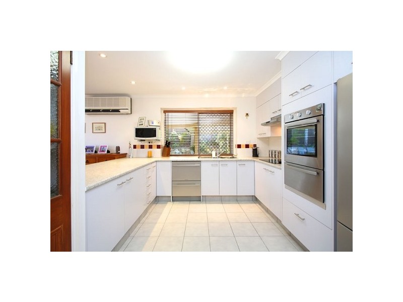 4 Hobson Court, Chapel Hill QLD 4069