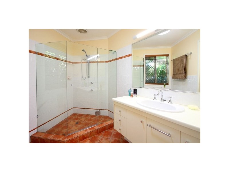 4 Hobson Court, Chapel Hill QLD 4069