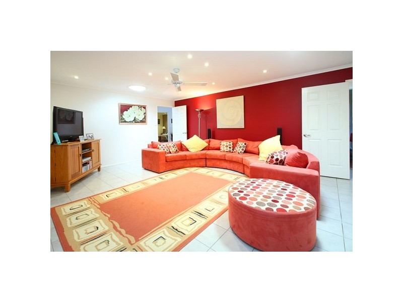 4 Hobson Court, Chapel Hill QLD 4069