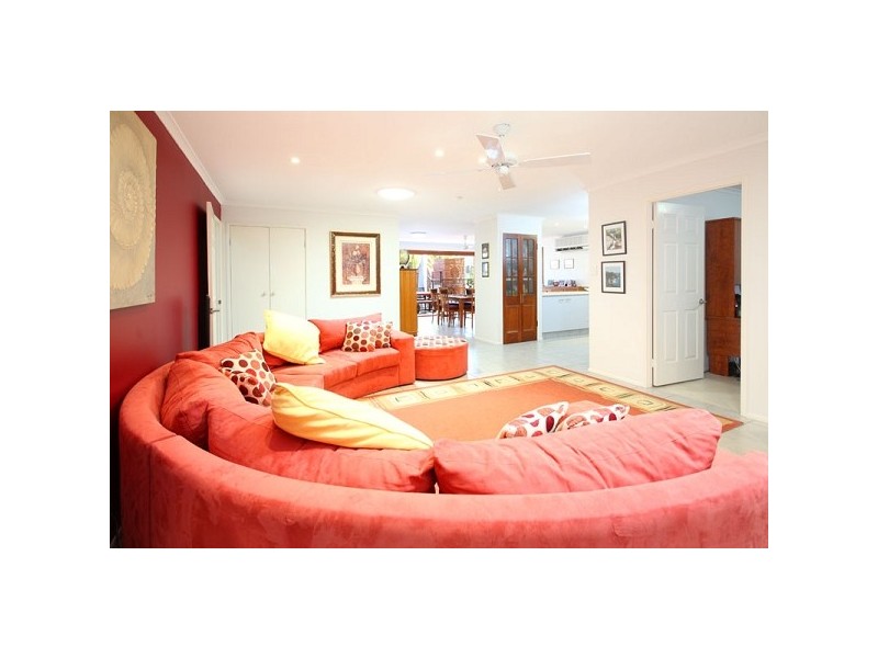 4 Hobson Court, Chapel Hill QLD 4069