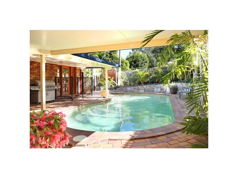 4 Hobson Court, Chapel Hill QLD 4069