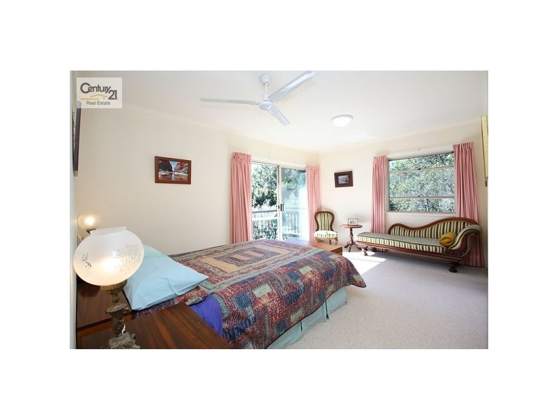 5 Shannan Place, Kenmore Hills QLD 4069