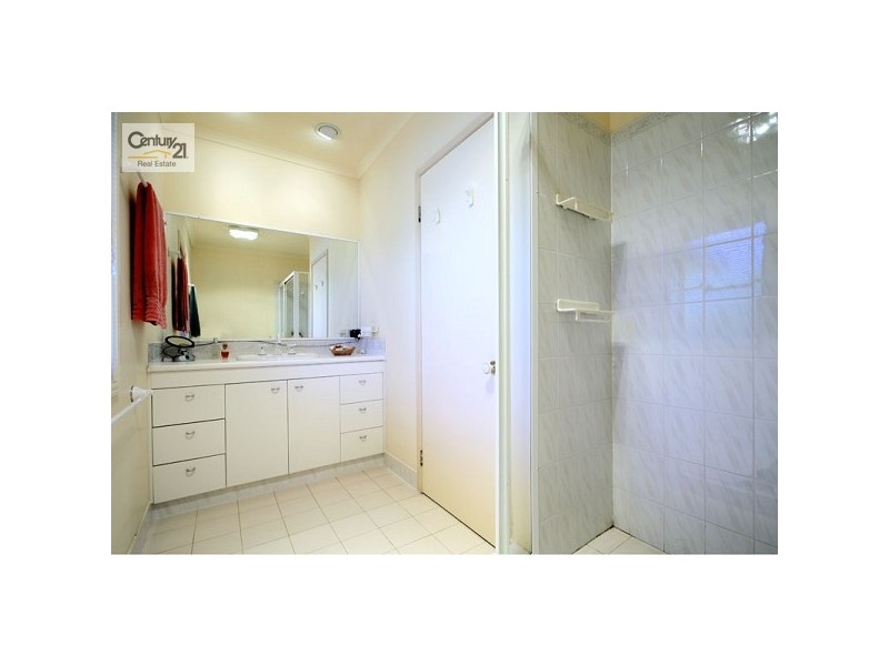 5 Shannan Place, Kenmore Hills QLD 4069