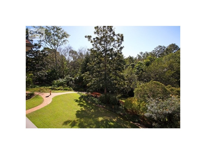 5 Shannan Place, Kenmore Hills QLD 4069