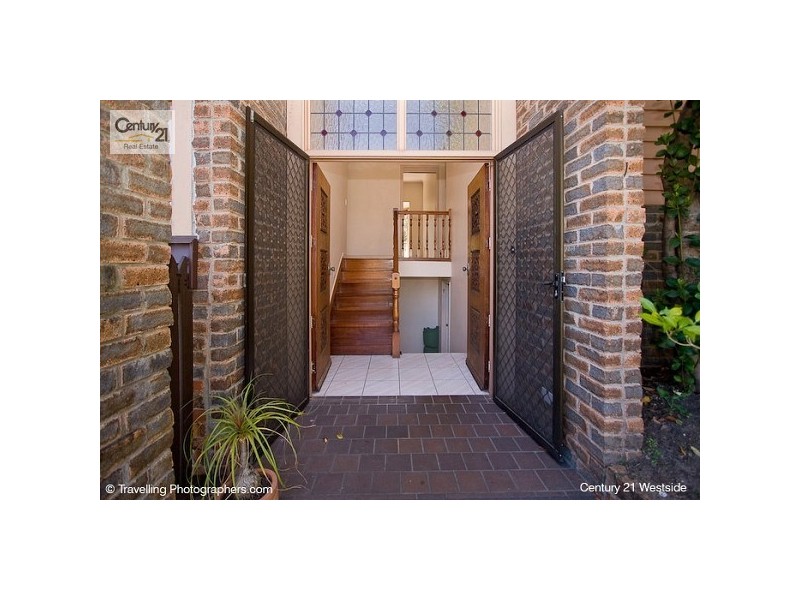 13 Moonlight Street, Kenmore QLD 4069