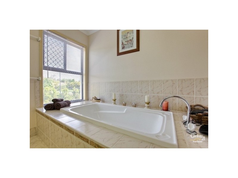 24 Blackbutt Place, Brookfield QLD 4069