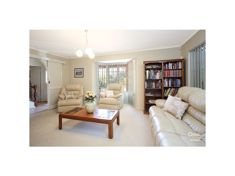 6 Bart Place, Chapel Hill QLD 4069