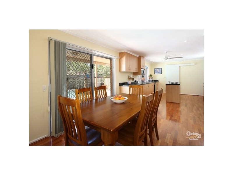 6 Bart Place, Chapel Hill QLD 4069