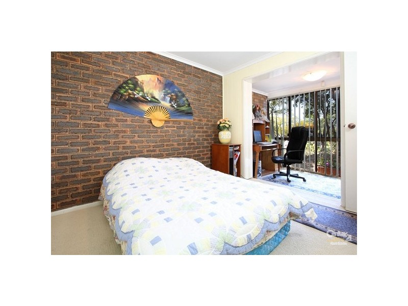 6 Bart Place, Chapel Hill QLD 4069