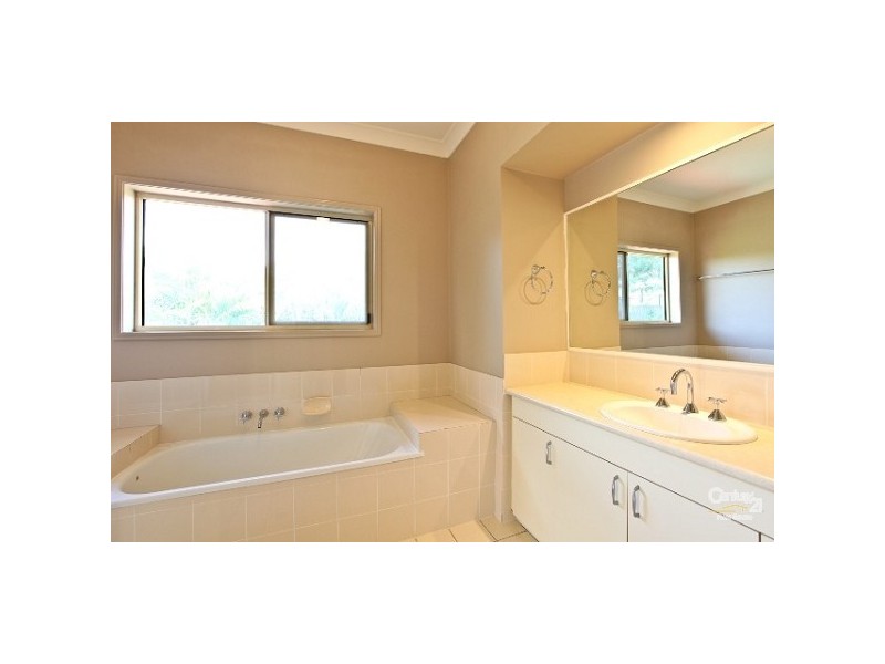106 Gem Road, Kenmore QLD 4069