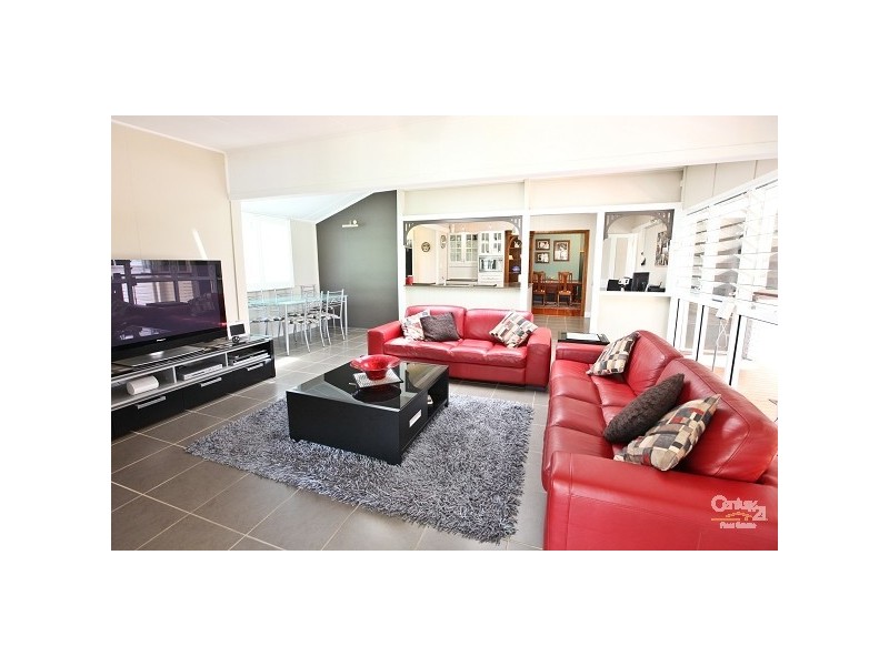 31 Amanda Street, Brookfield QLD 4069