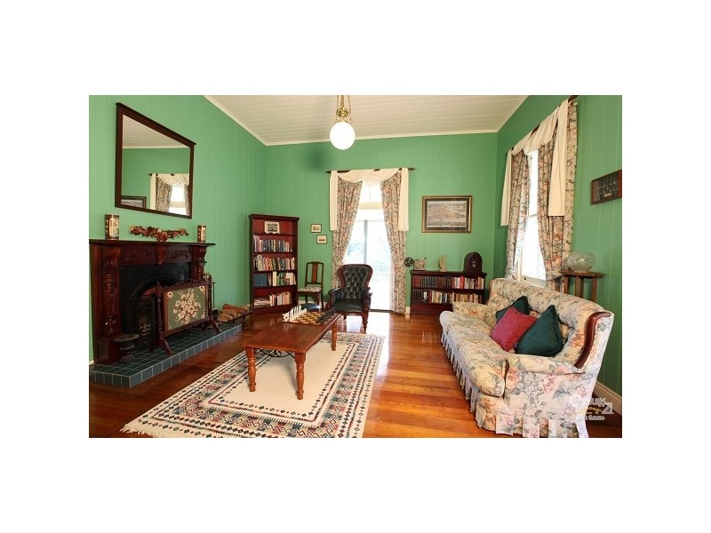 31 Amanda Street, Brookfield QLD 4069