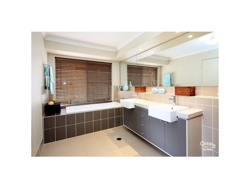 7 Kyecody Close, Moggill QLD 4070