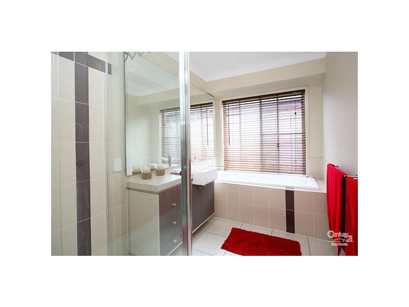 7 Kyecody Close, Moggill QLD 4070