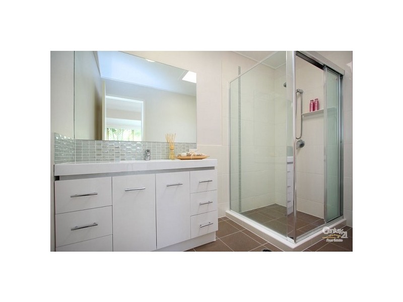 21 Glen Frew Street, Kenmore QLD 4069