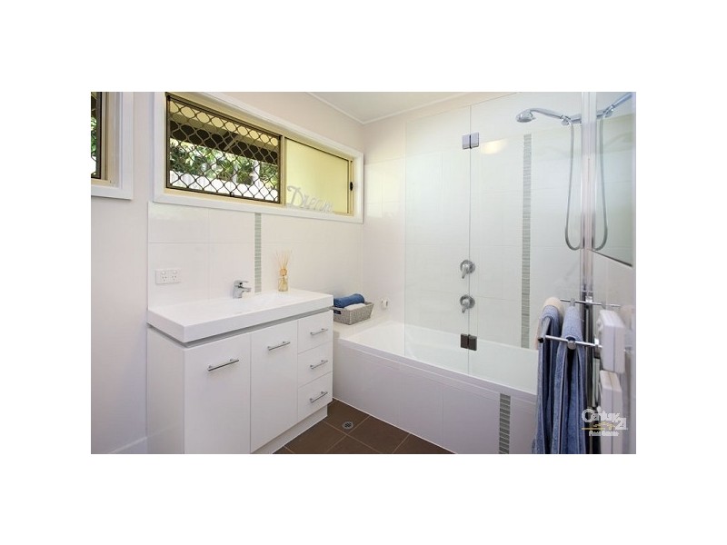 21 Glen Frew Street, Kenmore QLD 4069