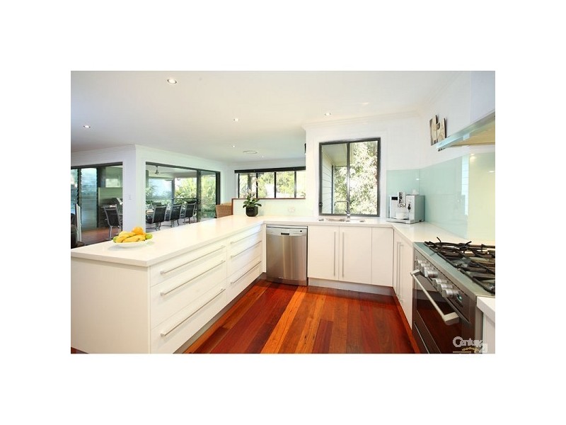 15 Amberelle Place, Chapel Hill QLD 4069