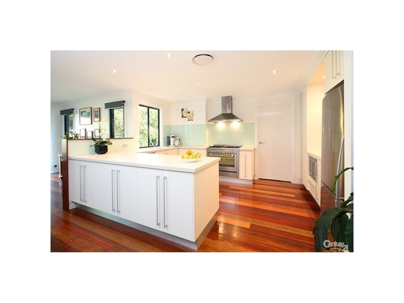 15 Amberelle Place, Chapel Hill QLD 4069