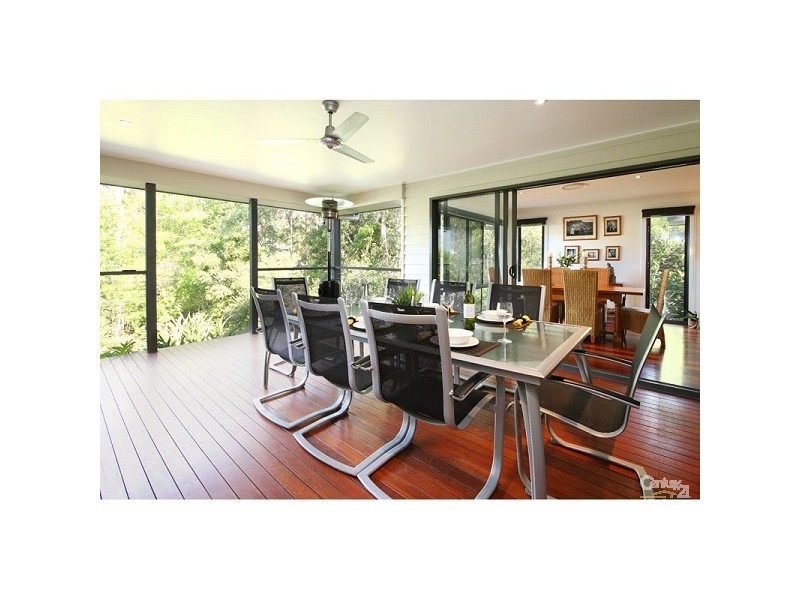 15 Amberelle Place, Chapel Hill QLD 4069