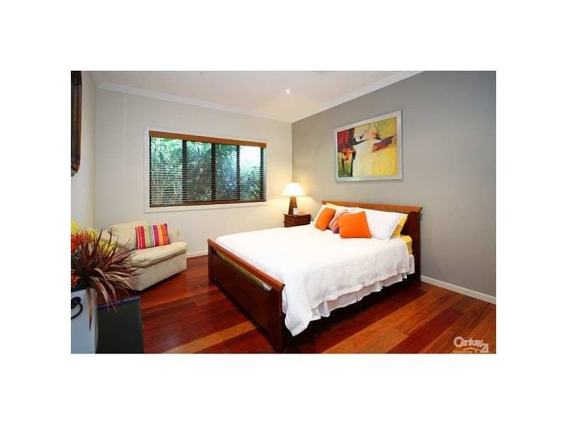 15 Amberelle Place, Chapel Hill QLD 4069