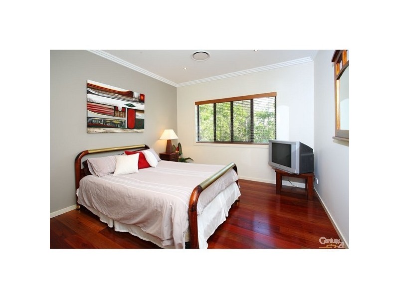 15 Amberelle Place, Chapel Hill QLD 4069