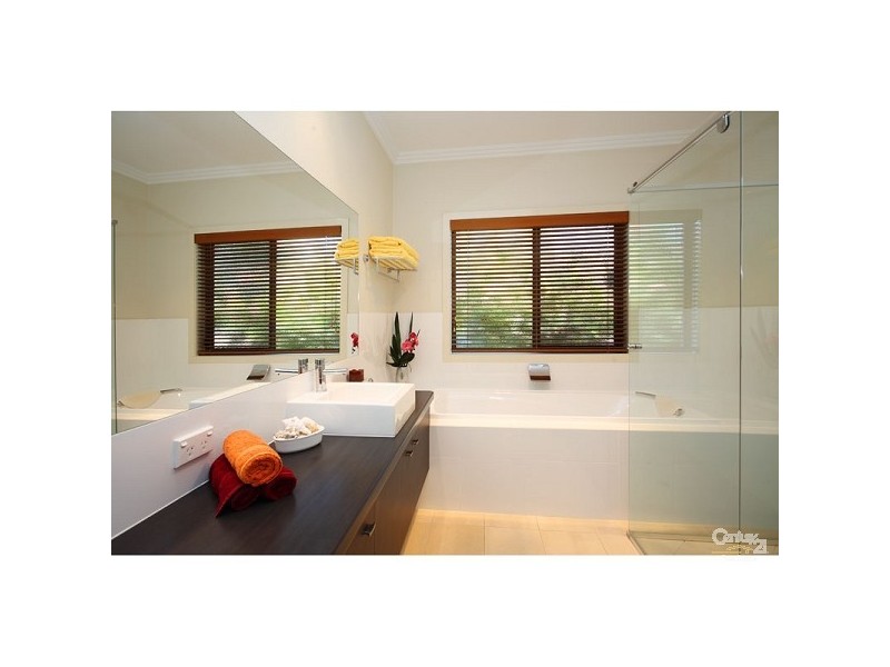 15 Amberelle Place, Chapel Hill QLD 4069