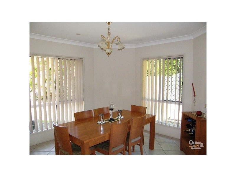 8 Campden Court, Brookfield QLD 4069