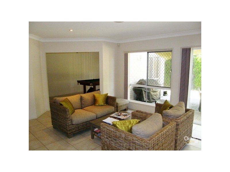 8 Campden Court, Brookfield QLD 4069