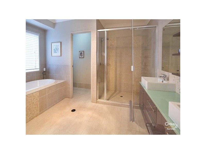 27 Vakuta Street, Fig Tree Pocket QLD 4069