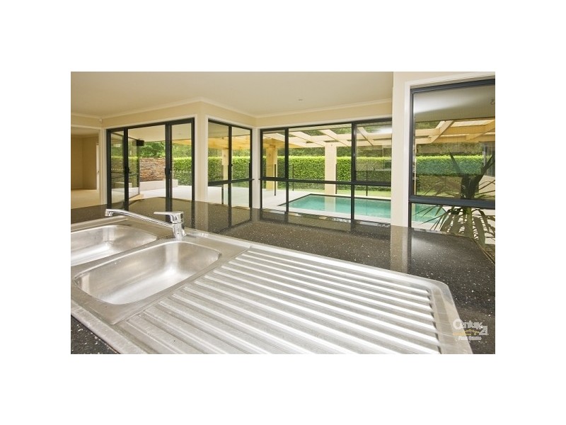 3 Kensington Circuit, Brookfield QLD 4069