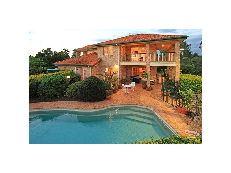 33 Lagoon Crescent, Bellbowrie QLD 4070