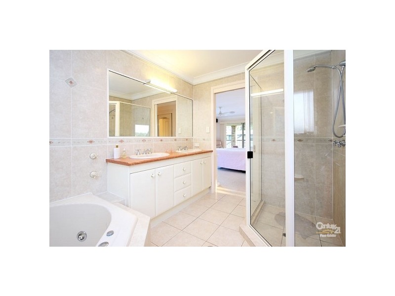 33 Lagoon Crescent, Bellbowrie QLD 4070