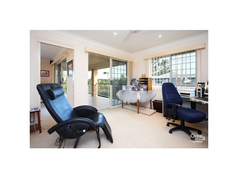 33 Lagoon Crescent, Bellbowrie QLD 4070