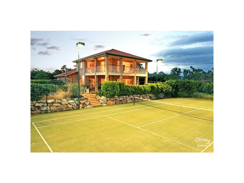 33 Lagoon Crescent, Bellbowrie QLD 4070