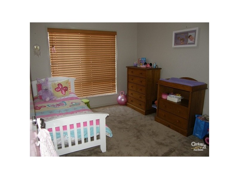 8 Frederick Street, Moggill QLD 4070